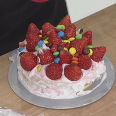 [잡담] 어제 온앤오프 납복사대가 만든 딸기케이크 내 평생 웃음버튼 | 인스티즈