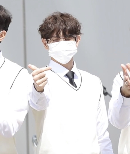 [잡담] 양요섭 손하트 뭐냐고 ㅋㅋㅋㅋㅋㅋ | 인스티즈