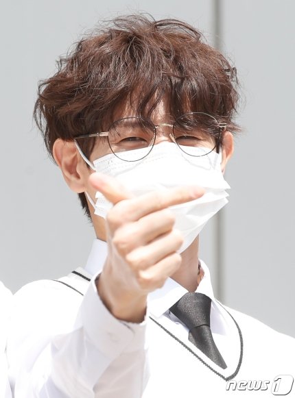 [잡담] 양요섭 손하트 뭐냐고 ㅋㅋㅋㅋㅋㅋ | 인스티즈