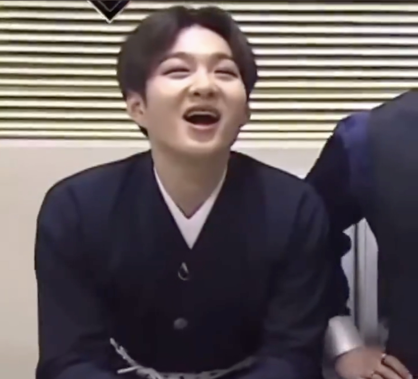 [잡담] ??이창섭 남의 무대 보면서 왜이러고 있죠????? | 인스티즈