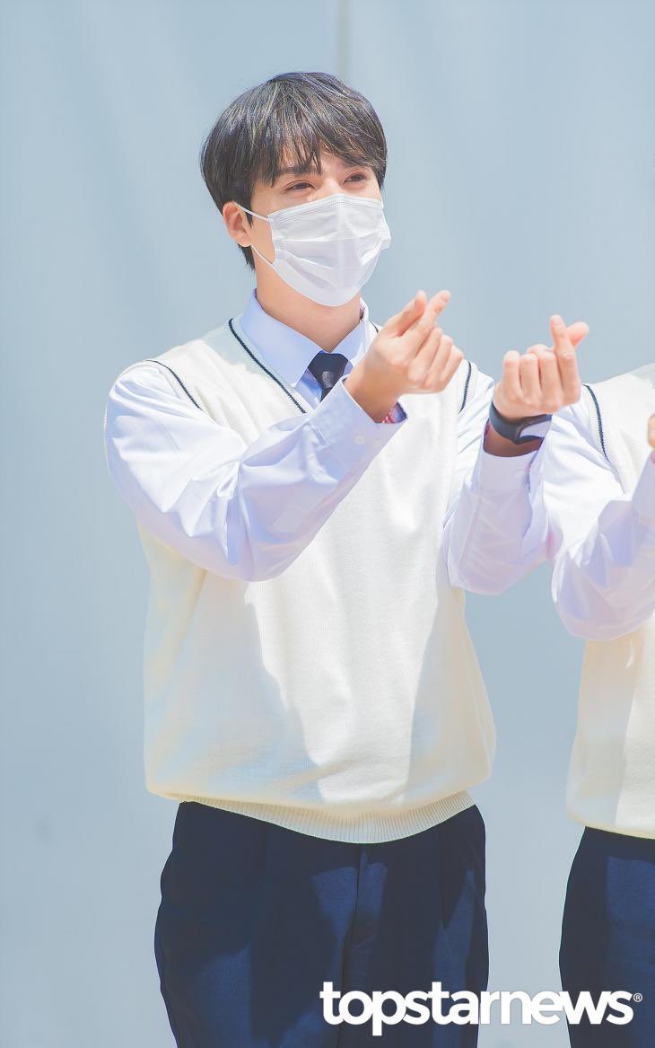 [잡담] 하이라이트 동우니 머리 애쉬그레이 맞지? | 인스티즈