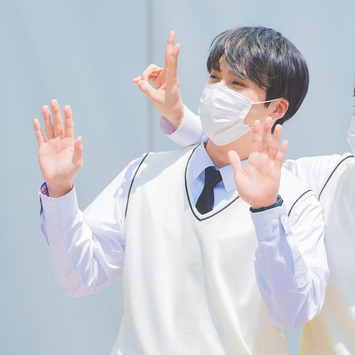 [잡담] 하이라이트 동우니 머리 애쉬그레이 맞지? | 인스티즈