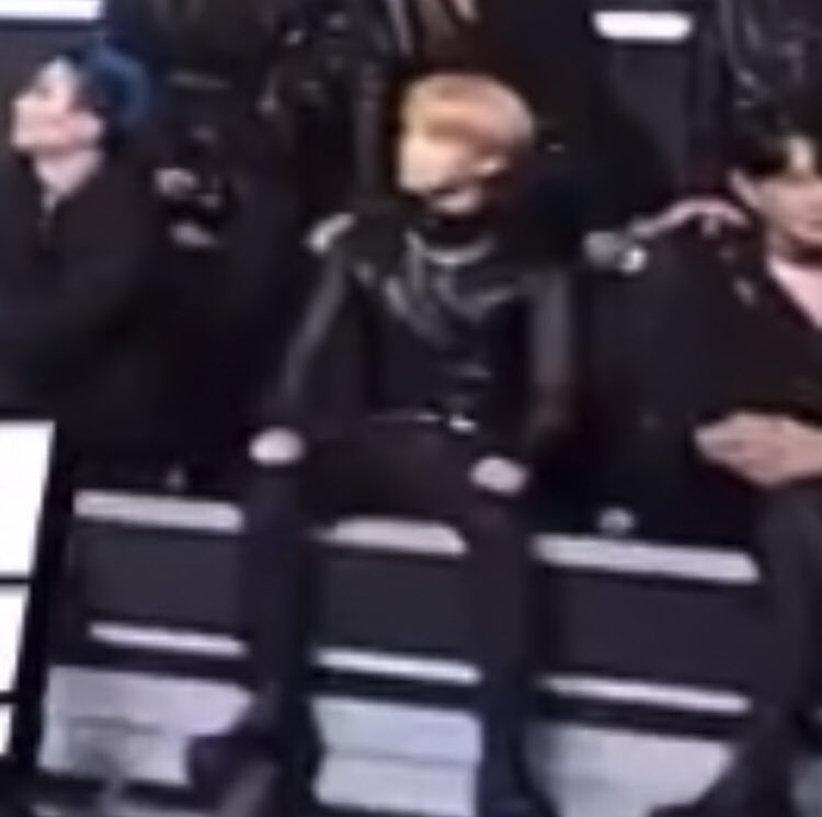 [잡담] 아놔 누가 이거보고 김진환 무릎위에참깨빵두개 .... | 인스티즈