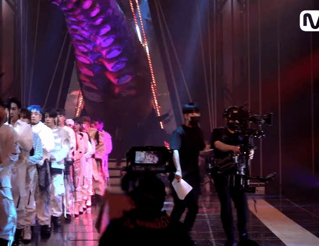 [잡담] 나 킹덤 무대 볼때마다 카메라가 너어어어어머 아쉬움.... | 인스티즈