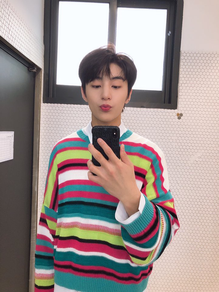 [잡담] 빗앤붓 화장실 셀카 한 명 더 추가합니다 | 인스티즈