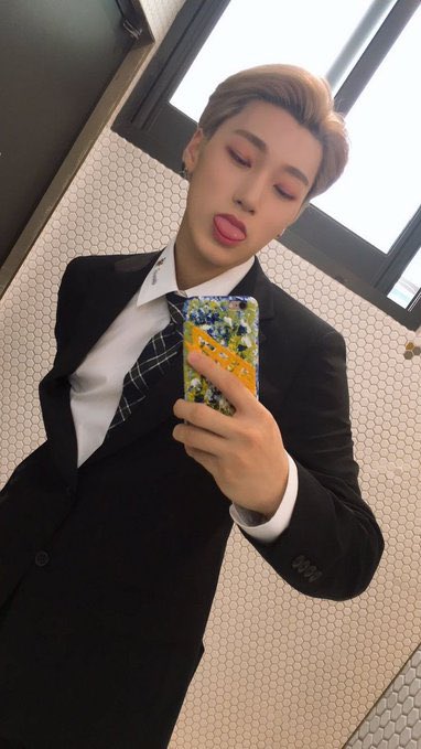 [잡담] 빗앤붓 화장실 셀카 한 명 더 추가합니다 | 인스티즈