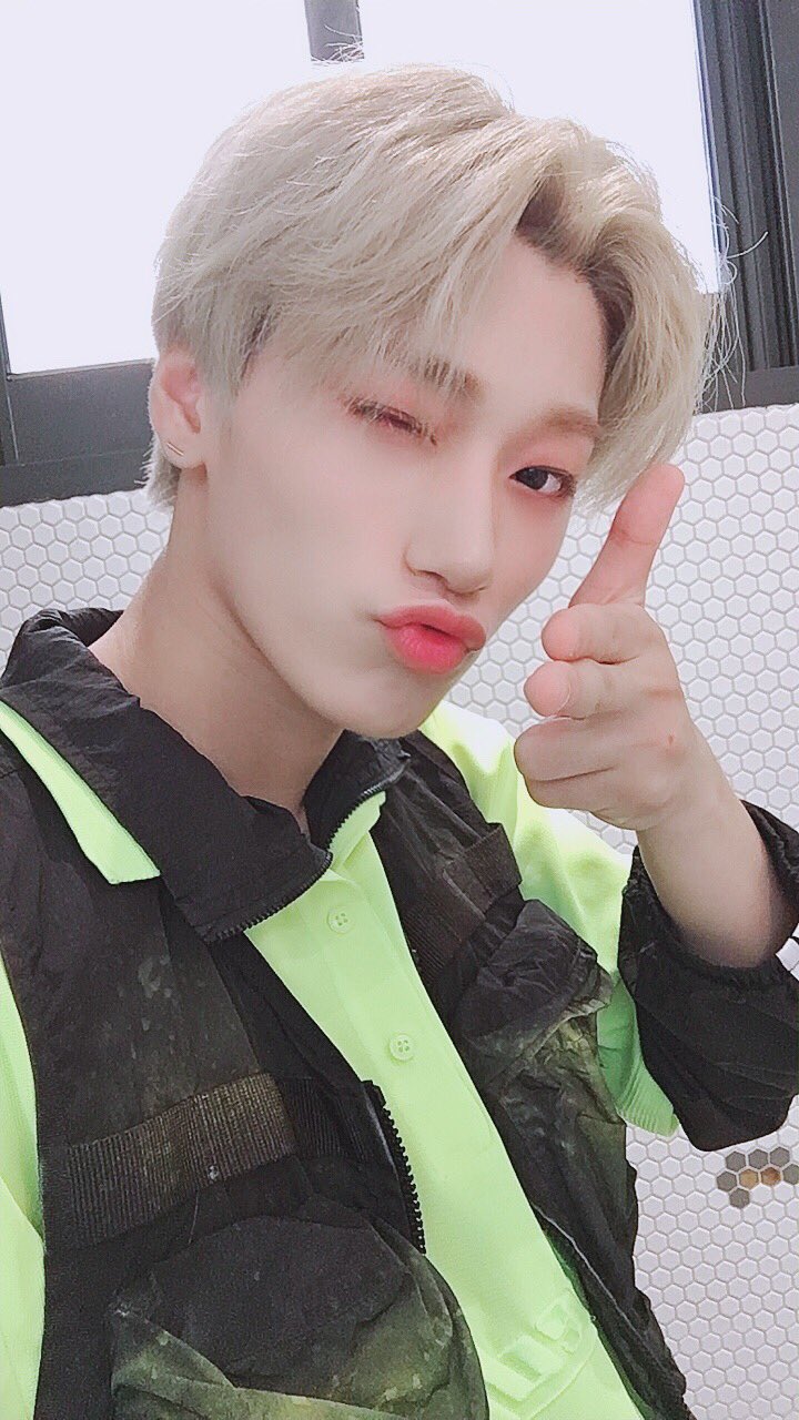 [잡담] 빗앤붓 화장실 셀카 한 명 더 추가합니다 | 인스티즈