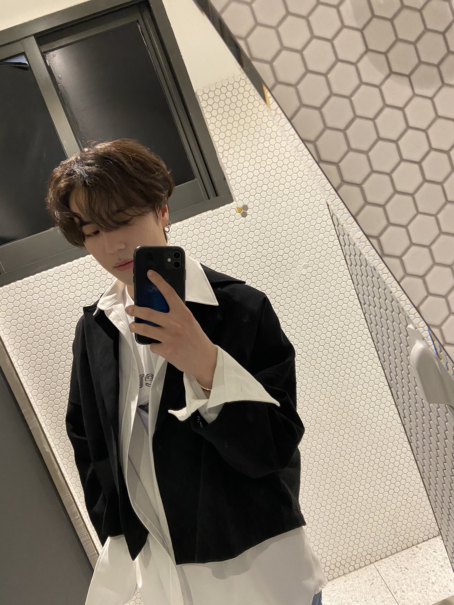 [잡담] 빗앤붓 화장실 셀카 한 명 더 추가합니다 | 인스티즈