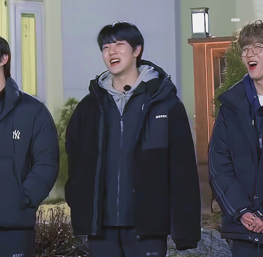 [잡담] 원래도 잘생겼는데 오늘 진짜 레전드로 잘 생겼어 | 인스티즈