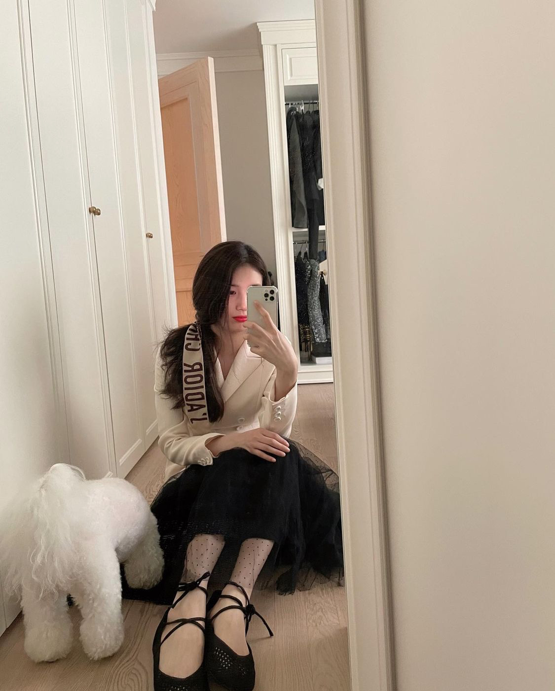 [잡담] 와 수지는 사진 찍은 방도 왜이리 예쁘냐ㅋㅋㅋㅋ | 인스티즈