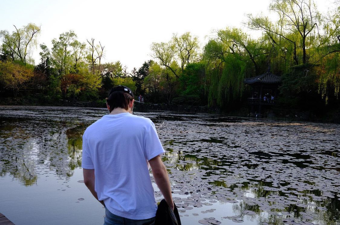 [잡담] 아니 근데 재현 등이 원래 이리넓었나 | 인스티즈