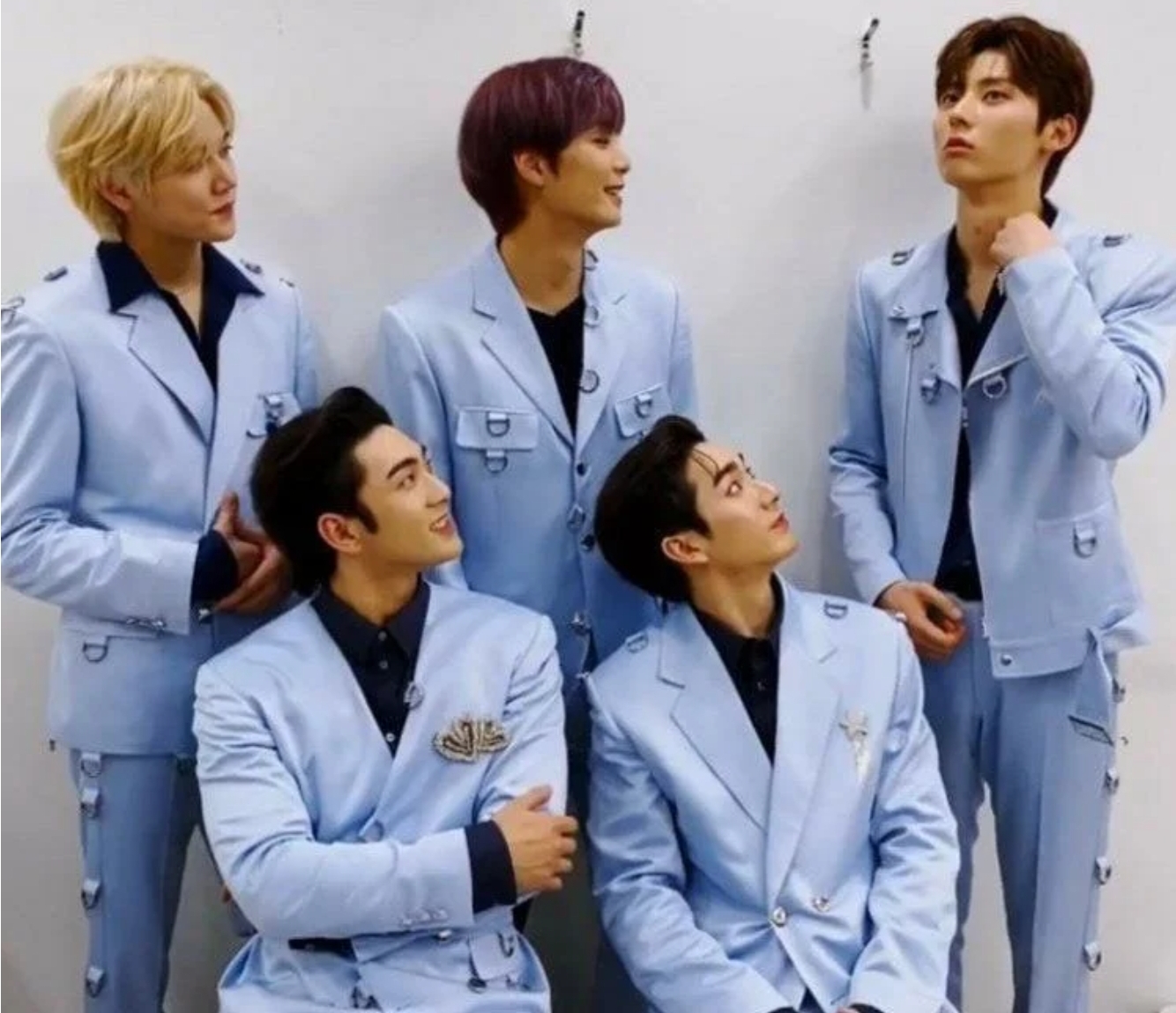 [잡담] 뉴이스트 아론 이거 내 고개가 다 아파 ㅋㅋㅋㅋ | 인스티즈