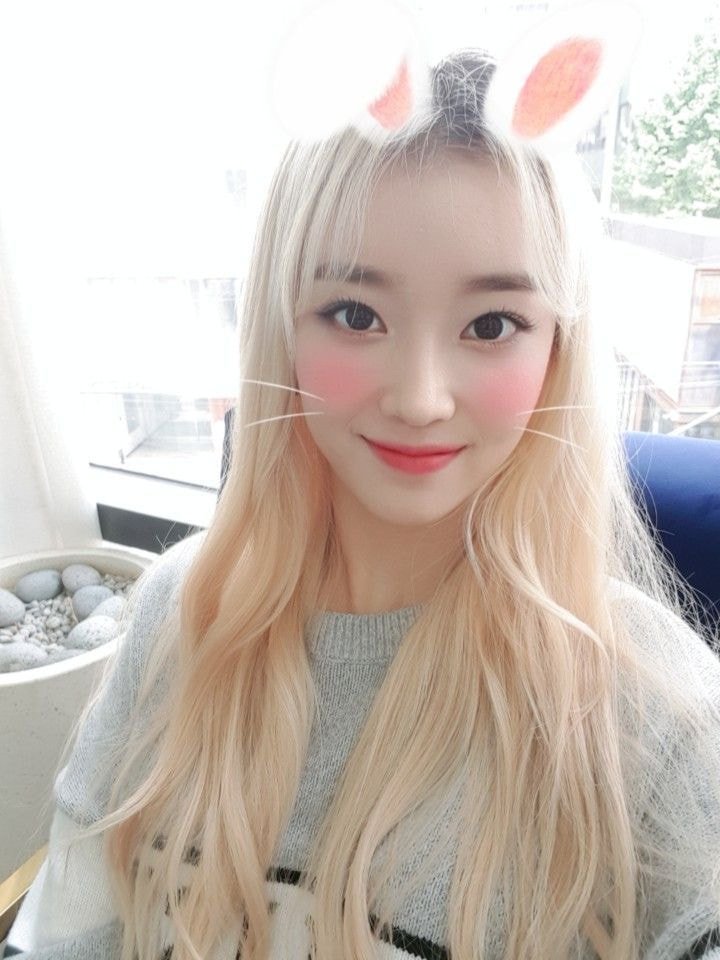 [잡담] 스테이씨 탈색 뭘 해도 진짜 잘 어울릴거같은 게 | 인스티즈