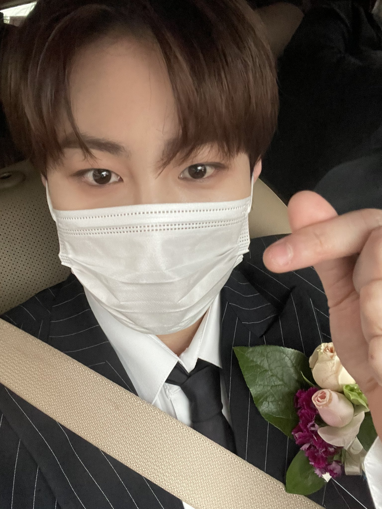 [잡담] 하성운 요즘 헬스장에서 살더니 얼굴 무슨 일이야 | 인스티즈