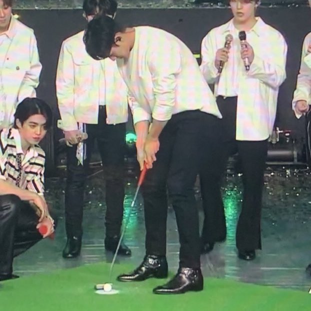 [잡담] 세븐틴 오늘 온라인 팬미팅에서 골프 쳤는데 골프채 어린이용 준 건가??ㄴㅌㅋㅋㅋㅋㅋ | 인스티즈