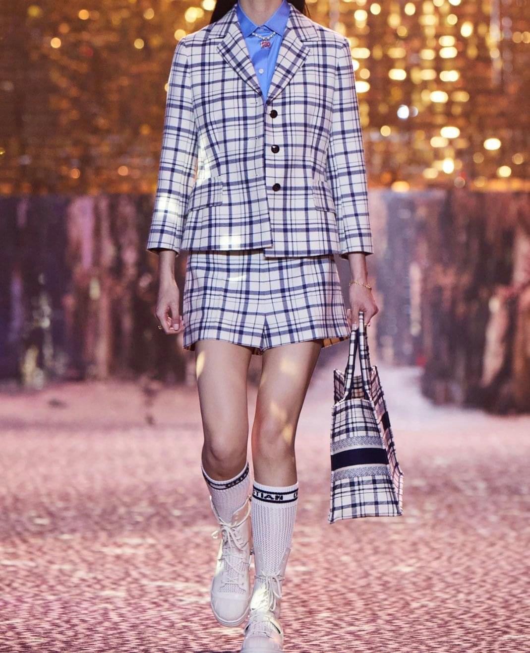 [잡담] 디올이 블핑 지수한테 영감받아서 제작한 옷들 진짜 지수랑 찰떡일 것 같음 | 인스티즈