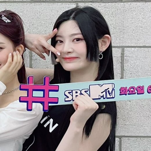 [잡담] 스테이씨 세은이 양쪽 머리색 바뀌는거 보는게 포인트자나 | 인스티즈