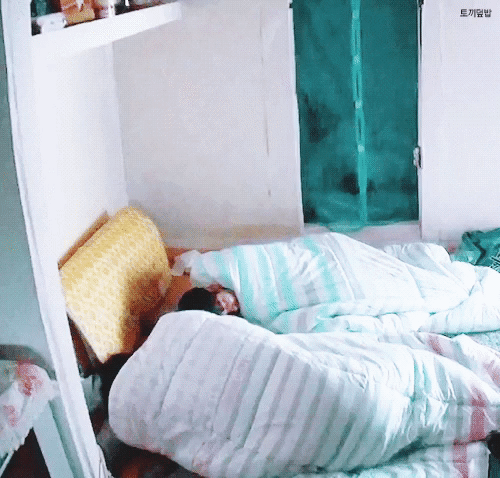 아이콘 바비 자기 궁디 셀프로 팡팡 칭찬하는거 귀엽다고 | 인스티즈