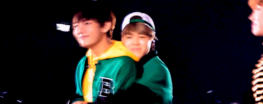 [잡담] 방탄 뷔 울때 지민이가 달래주는거 너모 | 인스티즈