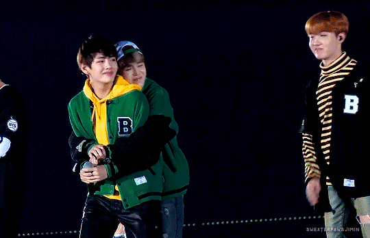 [잡담] 방탄 뷔 울때 지민이가 달래주는거 너모 | 인스티즈