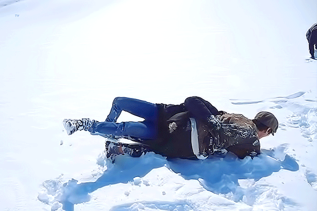 [잡담] 방탄 뷔 울때 지민이가 달래주는거 너모 | 인스티즈