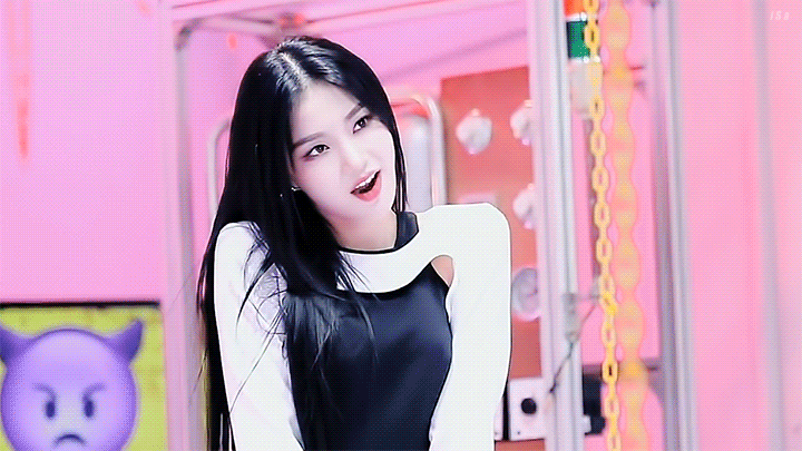 [잡담] 스테이씨 쏘배드 뮤비에서 | 인스티즈