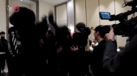 [잡담] 와 이 짤 뭐야 헹가래 이렇게 높이 던지는거 태어나서 처음봐 | 인스티즈