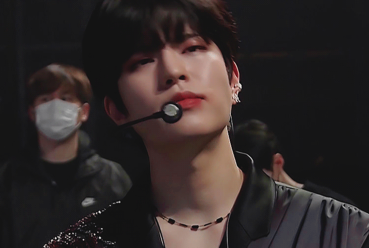 [잡담] 어쩌다 이 새벽에 김승민 립스틱 번진걸 봐가지고 | 인스티즈