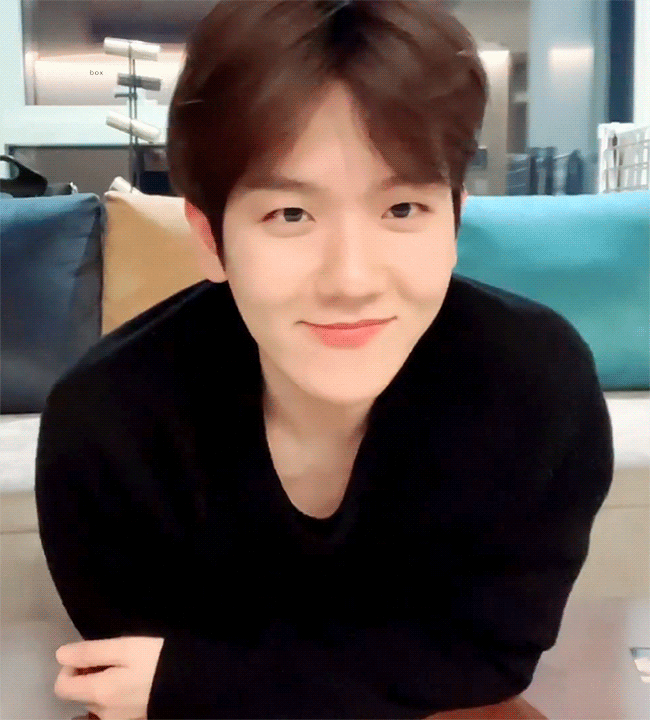 [잡담] 진짜 백현이씨 브이앱 다 사랑하는데 밤비날 브이앱 외모 레전드인듯 | 인스티즈