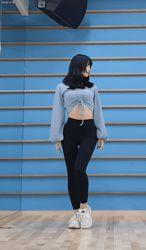 [잡담] 트와 모모 바지핏 진짜 너무 예쁘다 | 인스티즈