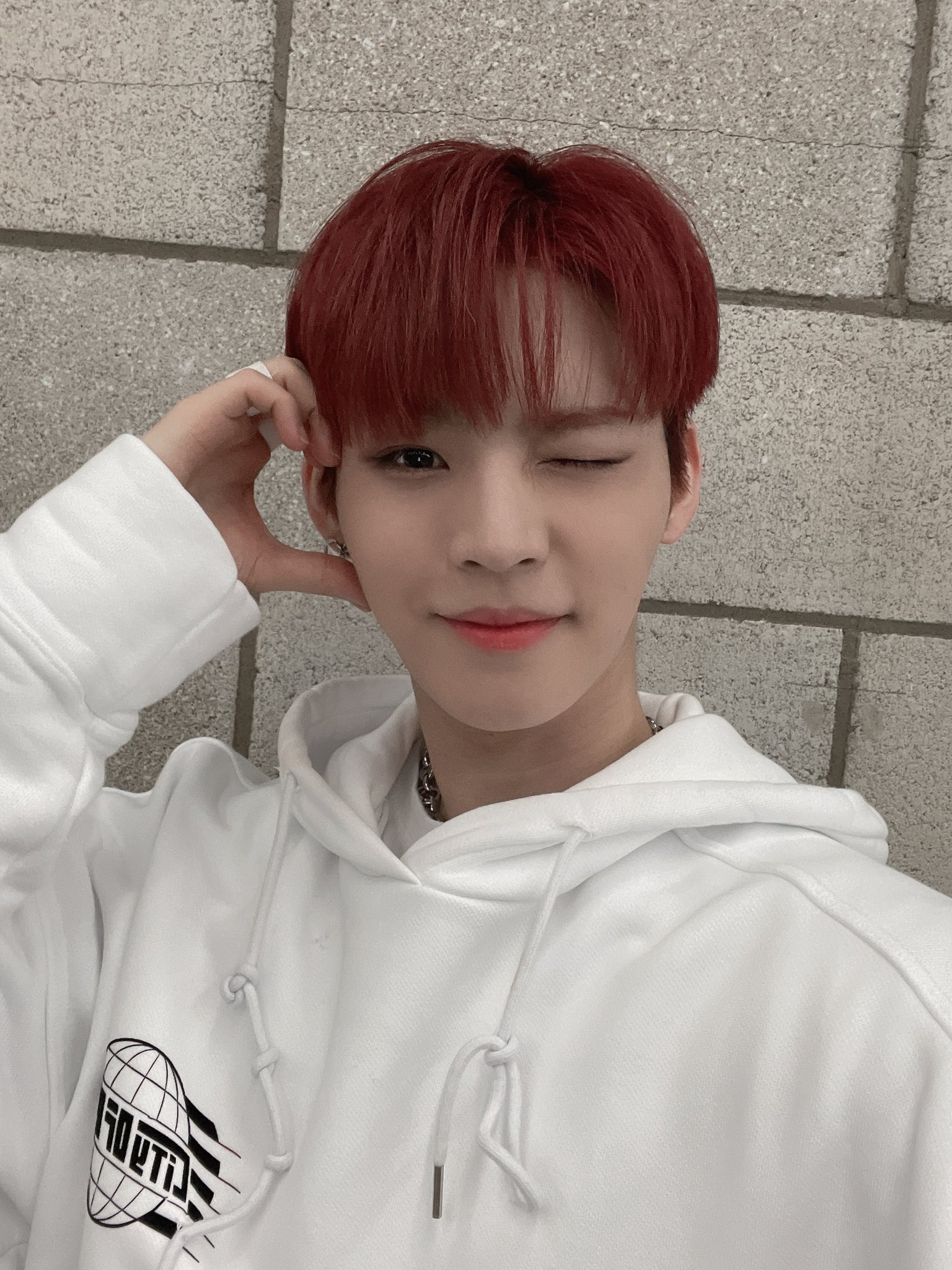 [잡담] 근데 김효진 이정도면 두피가 알아서 빨간머리로 나야하는 거 아니냐 | 인스티즈