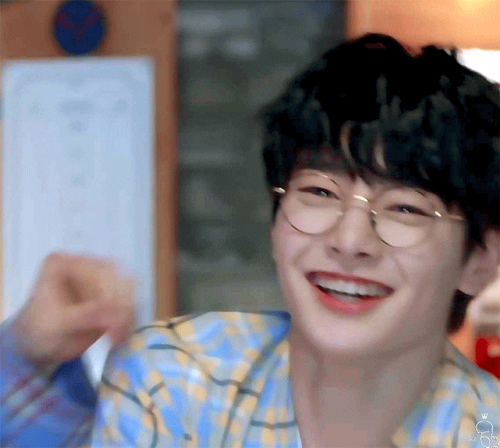 [잡담] 웃을 때 행복해지는 아기빵 | 인스티즈