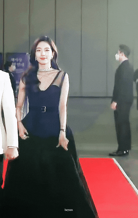 [OnAir] 오늘 백상 수지 움짤 봐줘... 완전 여신... | 인스티즈