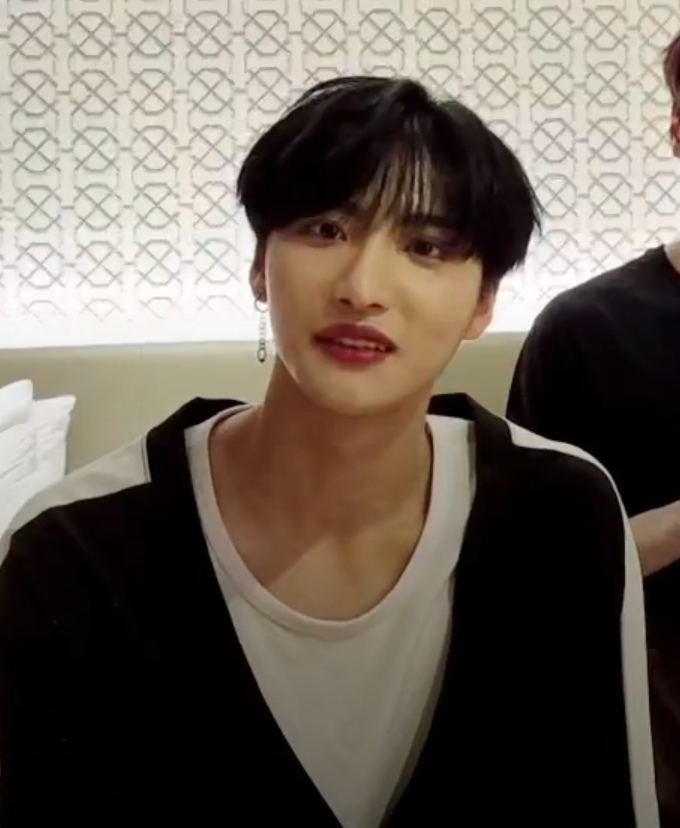 [잡담] 에이티즈 딸기머리 흑발로 덮음 | 인스티즈