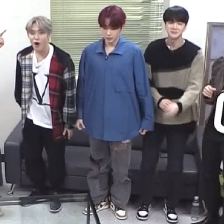 [잡담] 더보이즈 현재 고구마 잔뜩 먹은 강아지 | 인스티즈