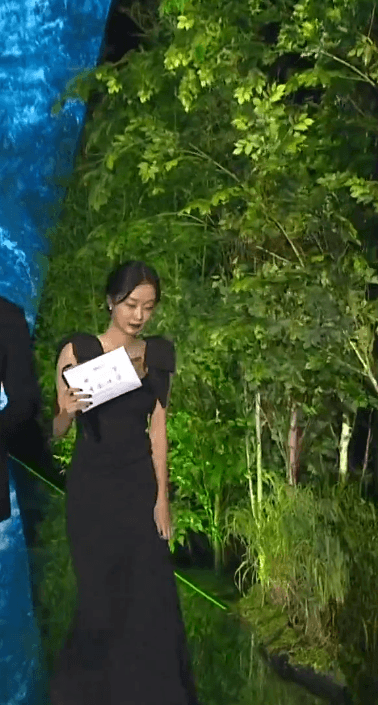 [잡담] 와 김다미 이쁜거봐... 앞머리 없는 거 짱이야ㅠㅠㅠ | 인스티즈