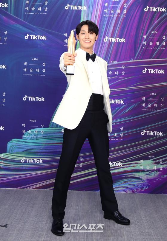 [잡담] 아진짜 이도현 다음엔 우수상 최우수상도 받아벌여 | 인스티즈