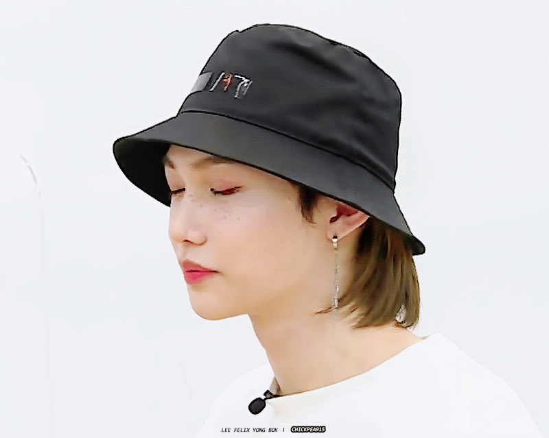 [잡담] 필릭스 버킷햇 정보가 너무 궁금해서 내가 짤까지 저장해 왔어 | 인스티즈