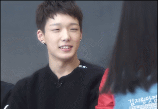 [잡담] 바비 데뷔초 하이터치회 때 표정 | 인스티즈