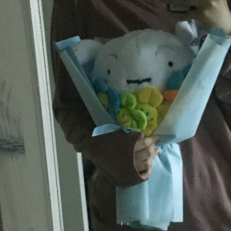 흰둥이 꽃다발 받음 | 인스티즈