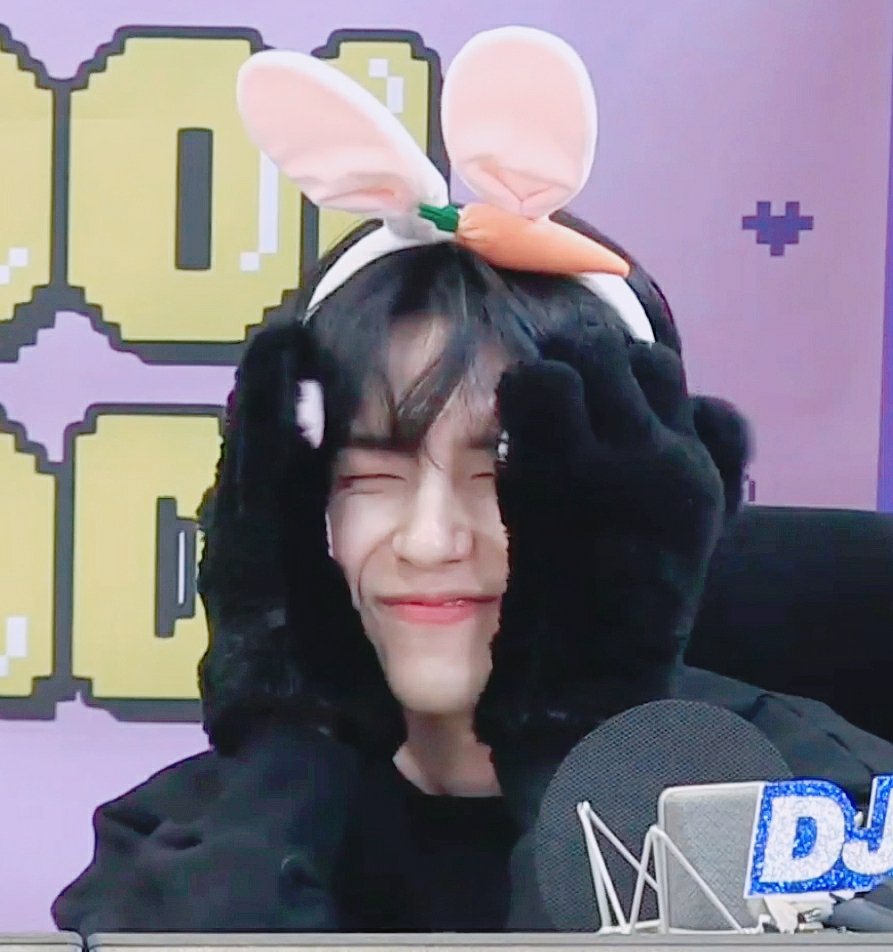 [잡담] 데이식스플? 그렇다면 짱 귀여운 사랑둥이 김원필 놓고 간다 | 인스티즈