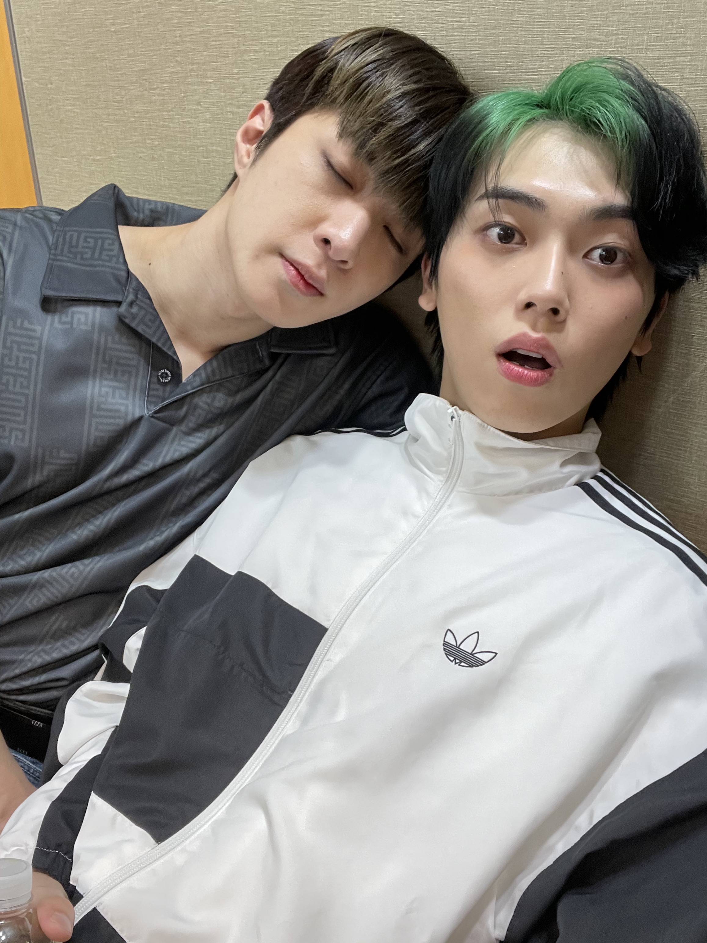 [잡담] 활동 끝나고 공카에 멤버들 사진 쫘악 올려주는 남자 어때 | 인스티즈