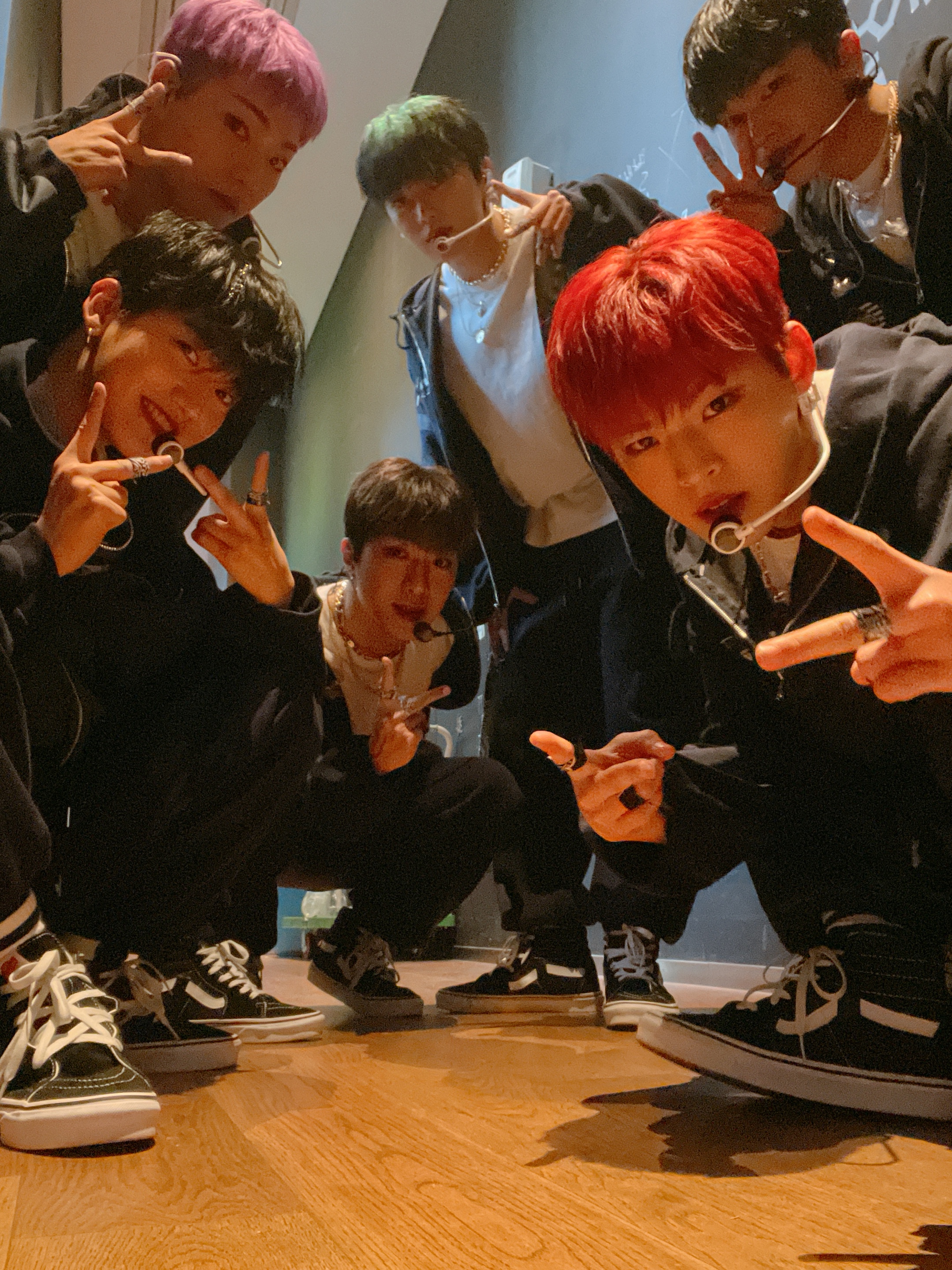 [잡담] 활동 끝나고 공카에 멤버들 사진 쫘악 올려주는 남자 어때 | 인스티즈