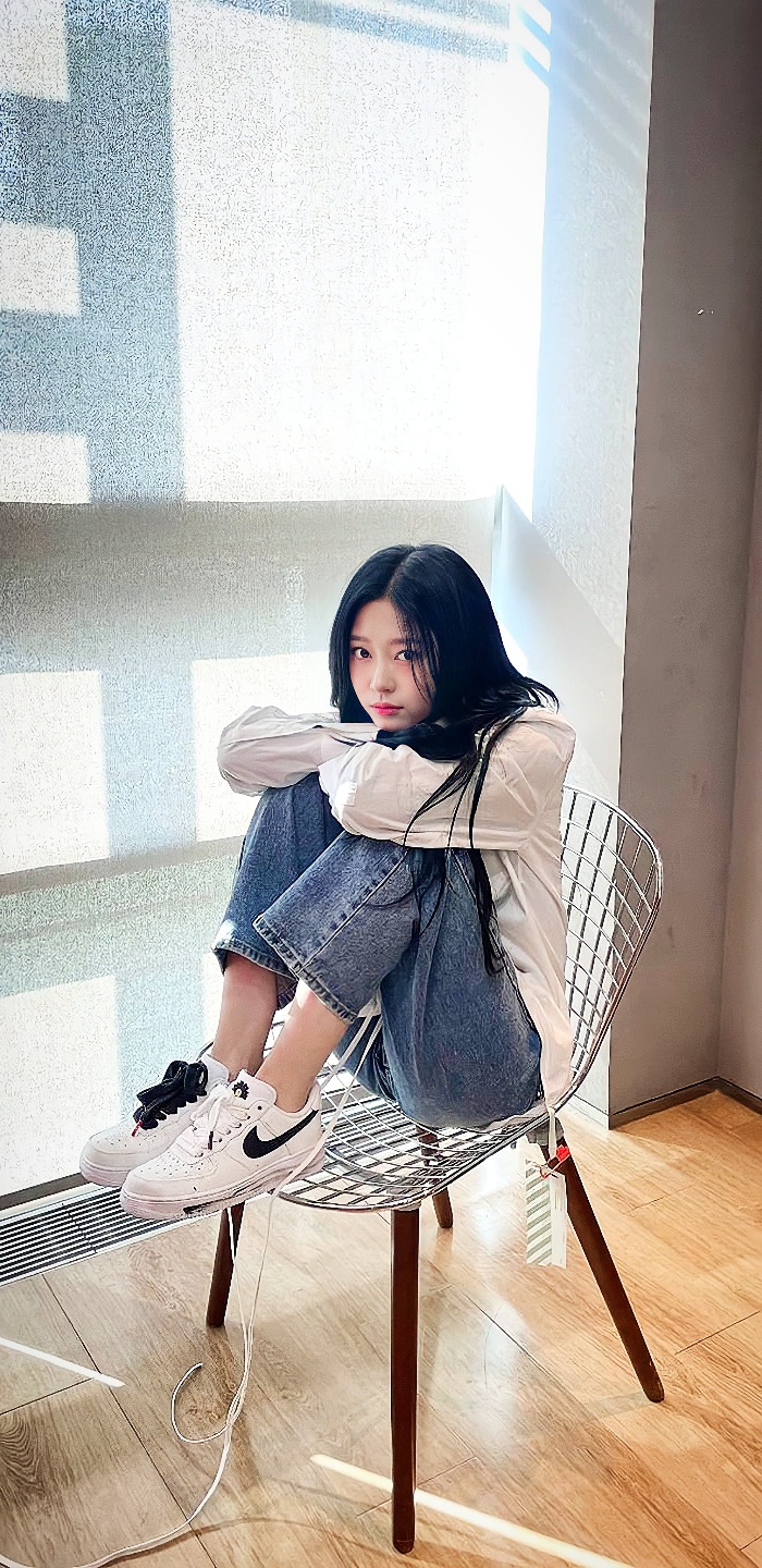 [잡담] 김민주 개인인스타 언제 만들까.... | 인스티즈