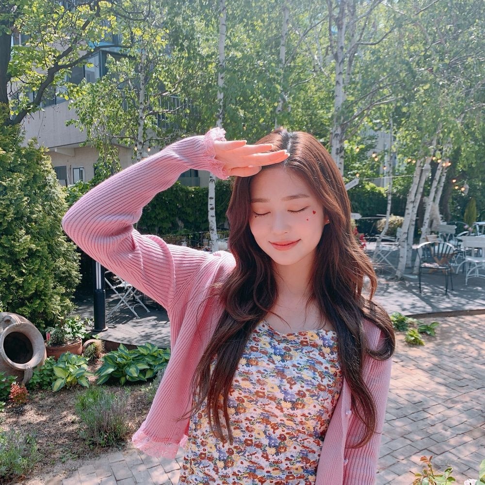 [잡담] 김민주 개인인스타 언제 만들까.... | 인스티즈