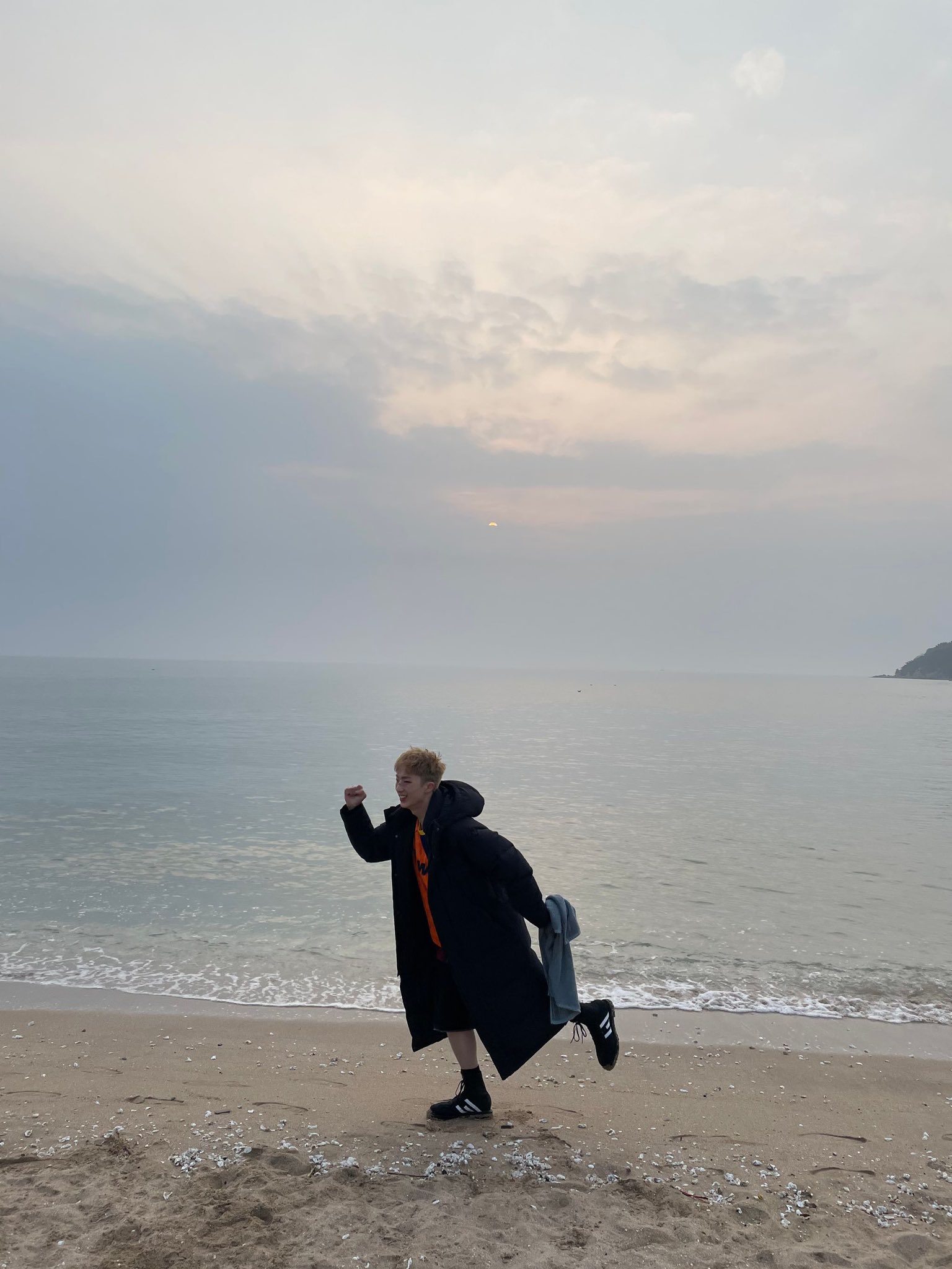 [잡담] 애기때 쓰던 모자가 아직도 맞는다는 남돌 | 인스티즈