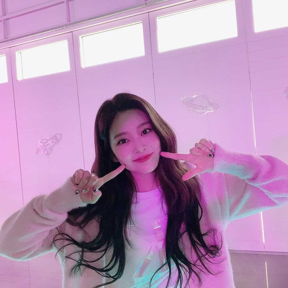 [잡담] 김민주 개인인스타 언제 만들까.... | 인스티즈