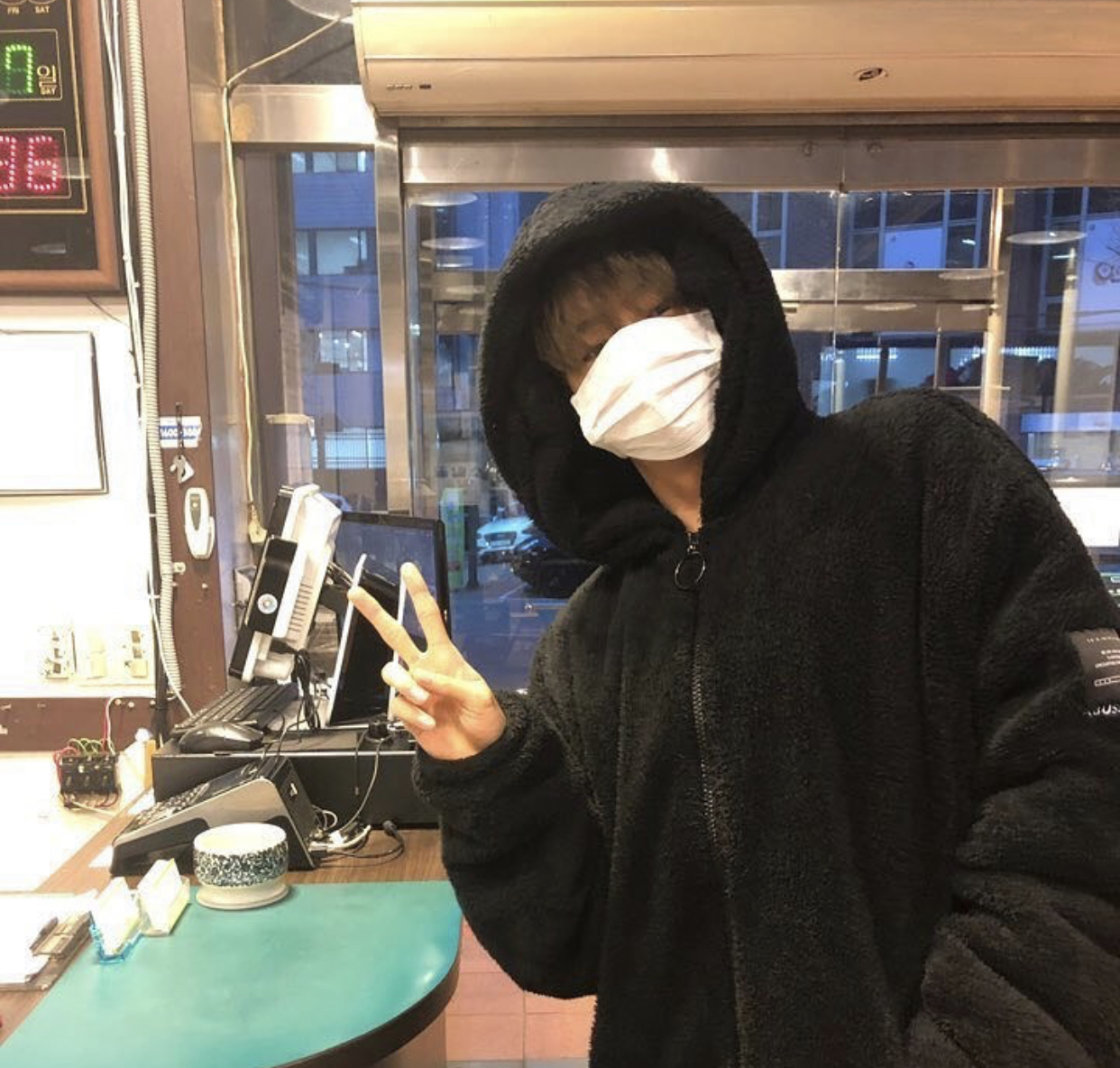 [잡담] 이 사람 누구야?!?!? 제발 ㅠㅠ 아이돌인데 | 인스티즈