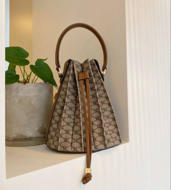 가방 이중에 하나만 산다면 어떤거 살것 같아?😔 | 인스티즈