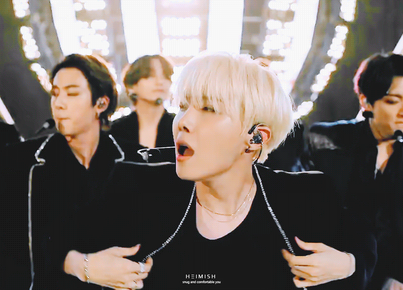 [잡담] "자기들끼리만 즐겁게 흥을 타는 동작으로 채운 건 전 세계가 자기 집 안방 레벨인 방탄밖에 할 수 없는 안무" | 인스티즈